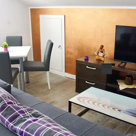 Zora Apartment